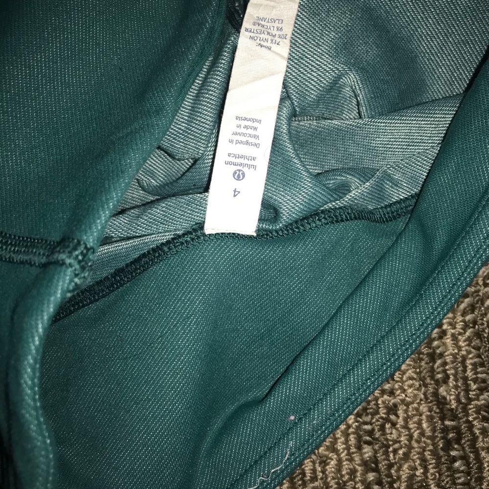 Teal Lululemon yoga pants